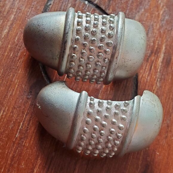 VTG Signed LIZ CLAIBORNE Large BRUTALIST MATTE SILVER DOME DROP EARRINGS post - Picture 2 of 14